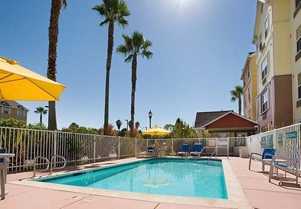 Towneplace Suites Newark Silicon Valley Exterior photo